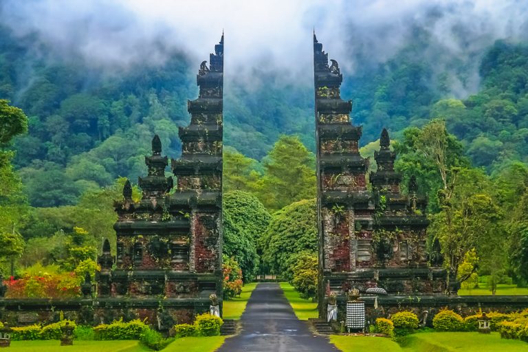 Menjelajahi Keindahan Bali. Surga Wisata di Indonesia