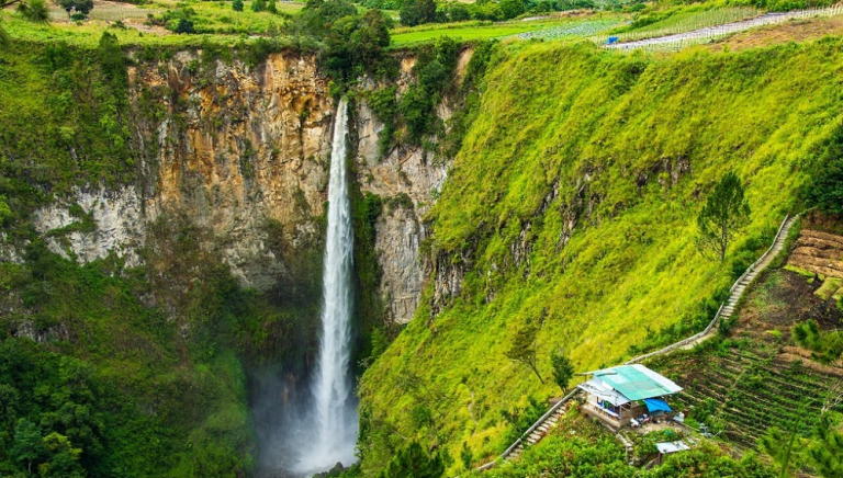 Wisata Danau Piso Piso, Pesona Alam yang Menyegarkan di Sumatera Utara