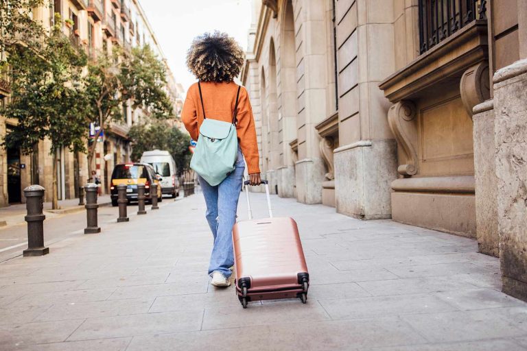 Menjelajahi Dunia Sendirian, Tips dan Trik Solo Traveling untuk Pemula