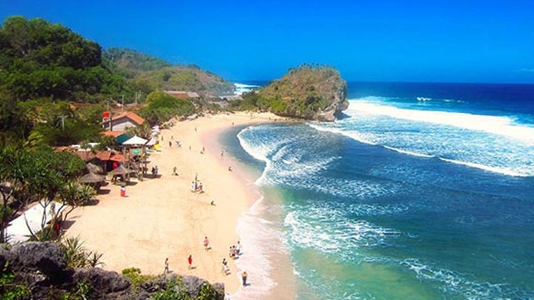 Keindahan Tersembunyi Pantai Wediombo, Surga Alami di Yogyakarta