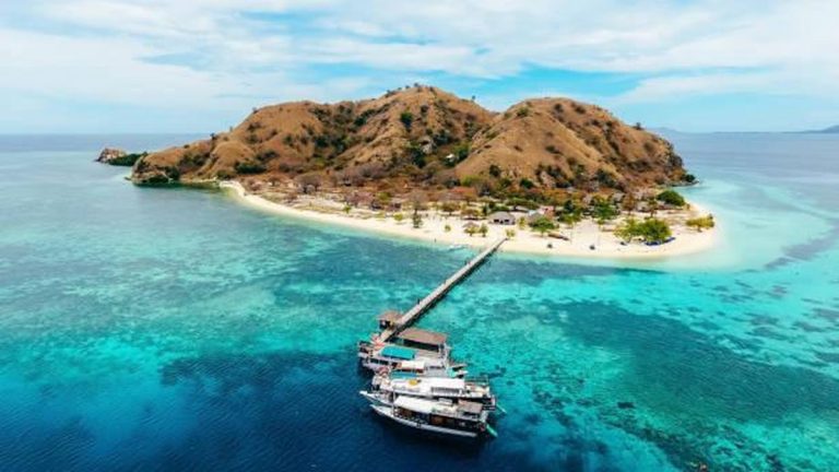 Pulau Kanawa, Surga Tersembunyi di Flores