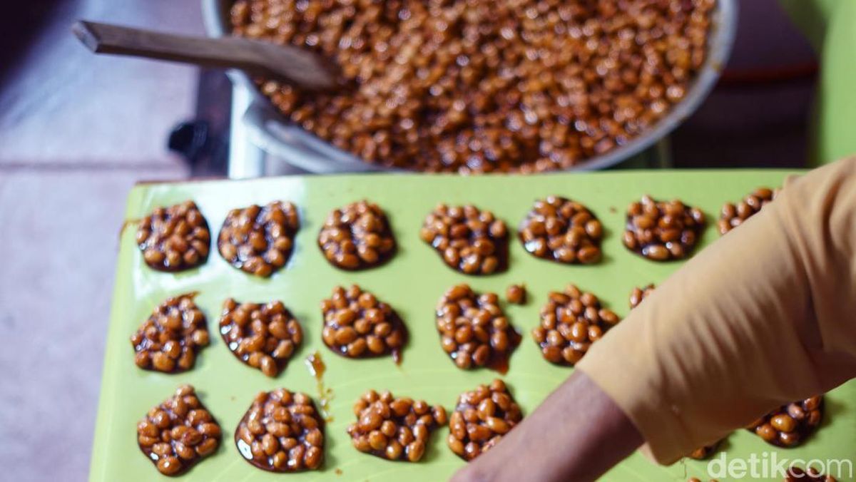 Ampyang, Camilan Tradisional Khas Solo yang Cocok Dijadikan Oleh-Oleh