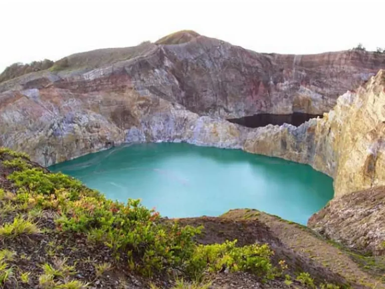 Gunung Kelimutu, Keajaiban Danau Tiga Warna di Flores, NTT