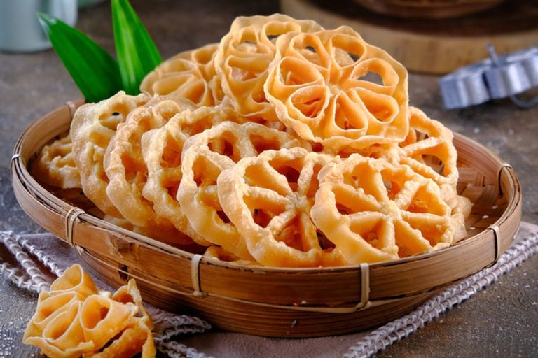 Kembang Goyang, Kue Tradisional Berbentuk Bunga yang Manis dan Renyah