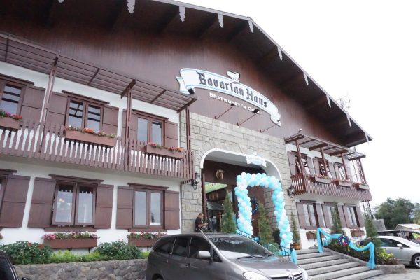 Menikmati Pesona Jerman di Puncak, Eksplorasi Bavarian Haus Bratwurst ‘n Grill