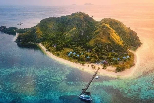 Keindahan Tersembunyi Pulau Kenawa di Sumbawa Barat